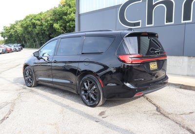 2025 Chrysler Pacifica Limited FWD