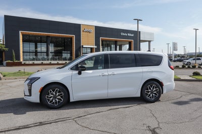 2027 Chrysler Pacifica Limited FWD