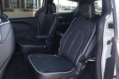 2027 Chrysler Pacifica Limited FWD