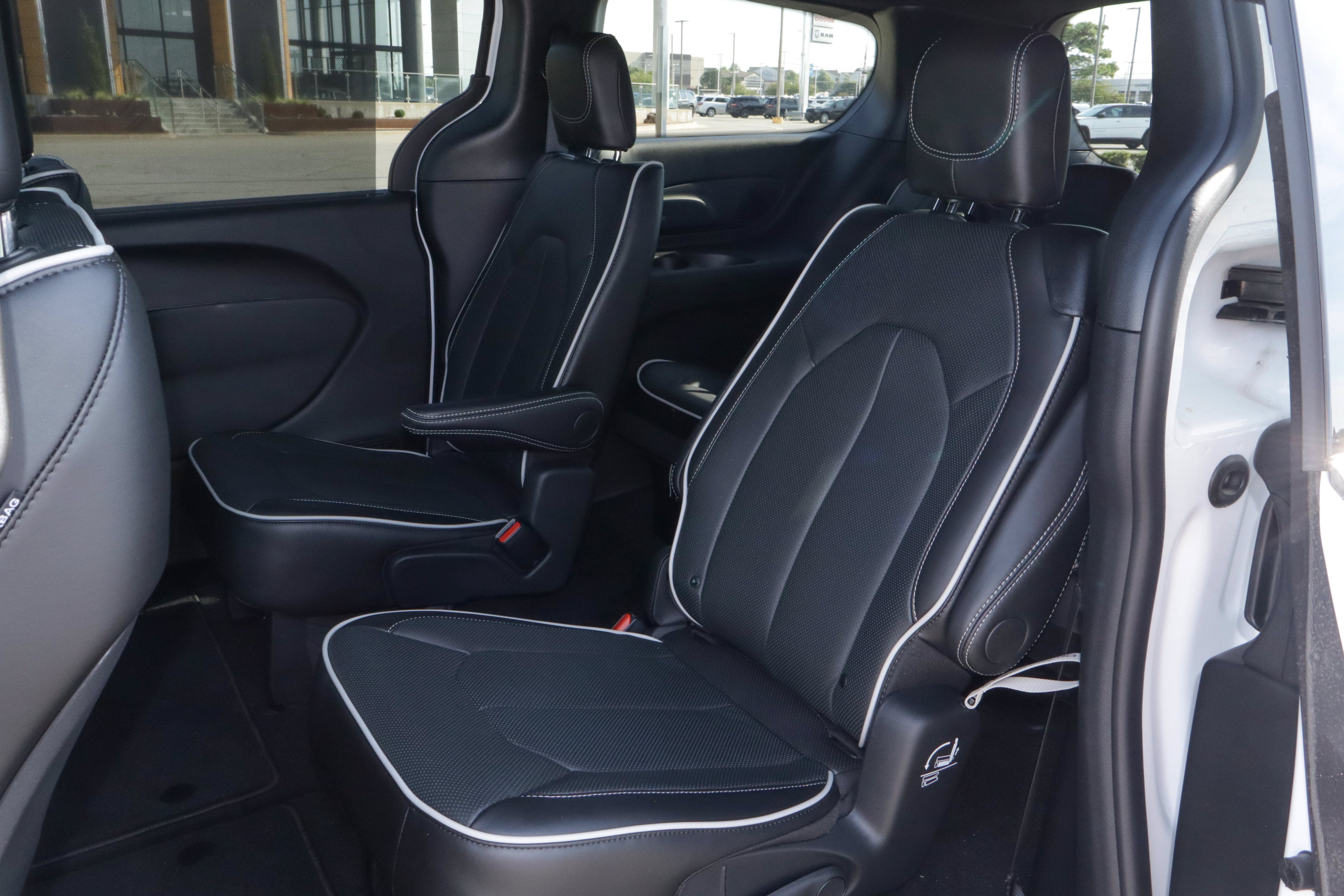 2027 Chrysler Pacifica Limited FWD