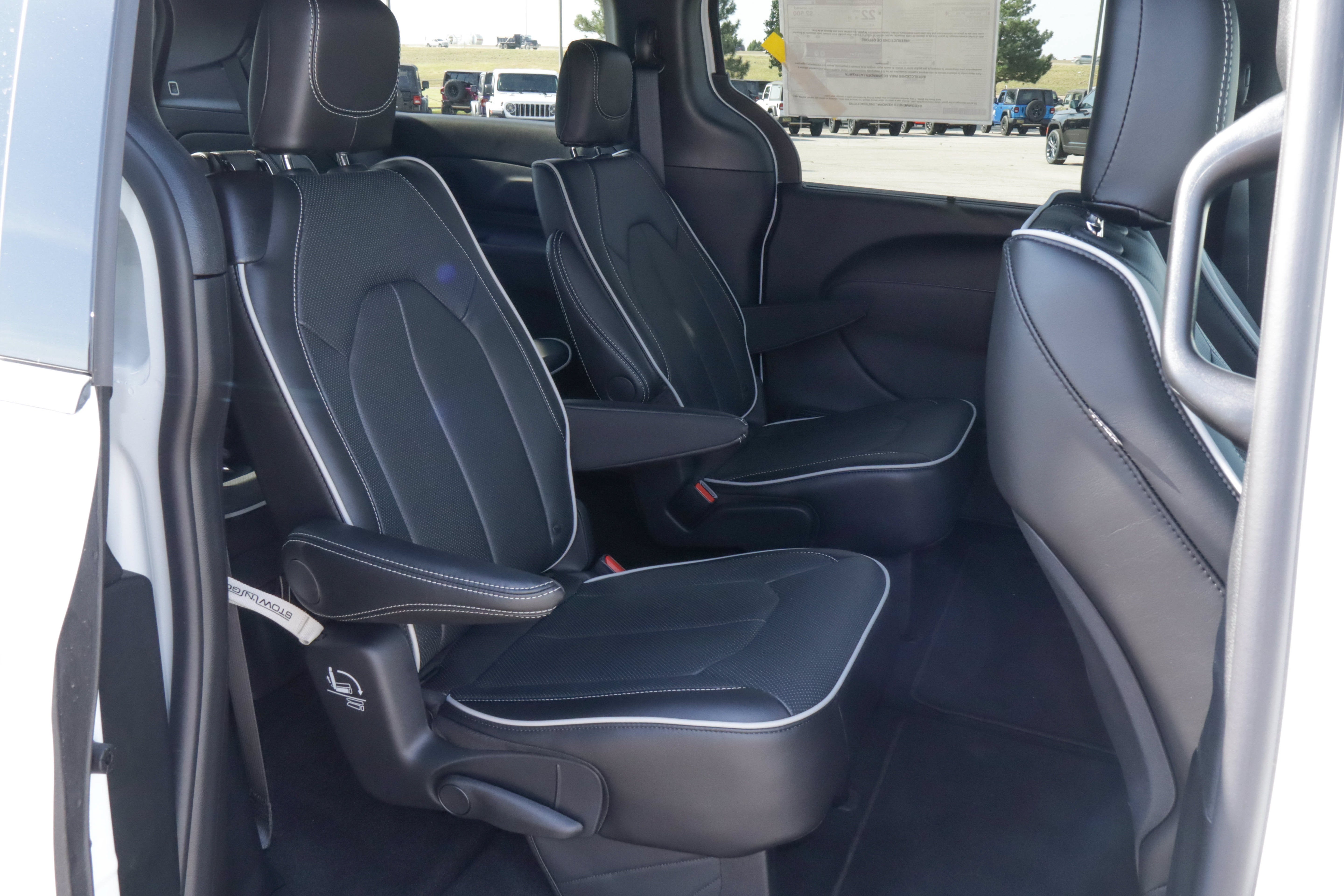 2027 Chrysler Pacifica Limited FWD