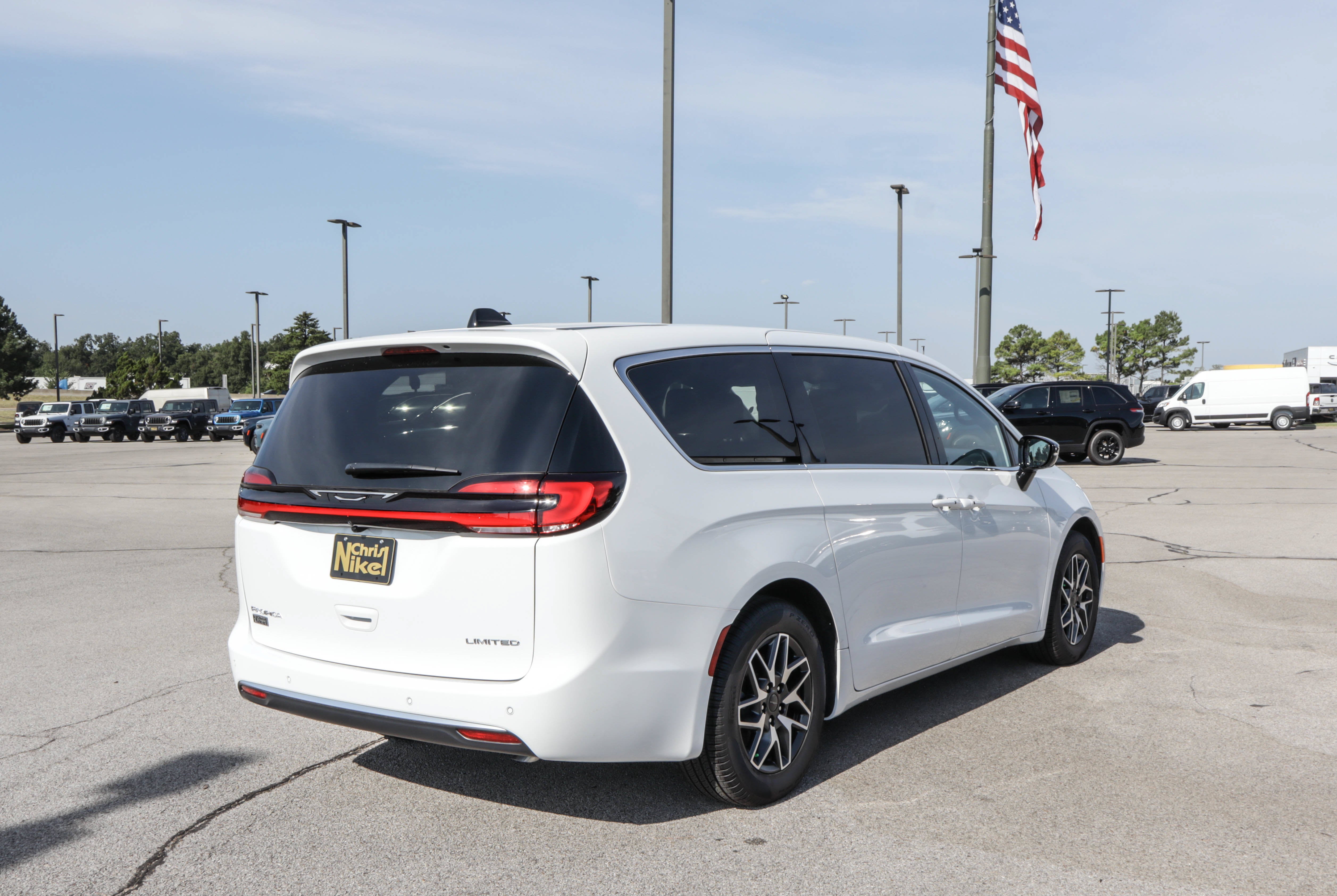 2027 Chrysler Pacifica Limited FWD