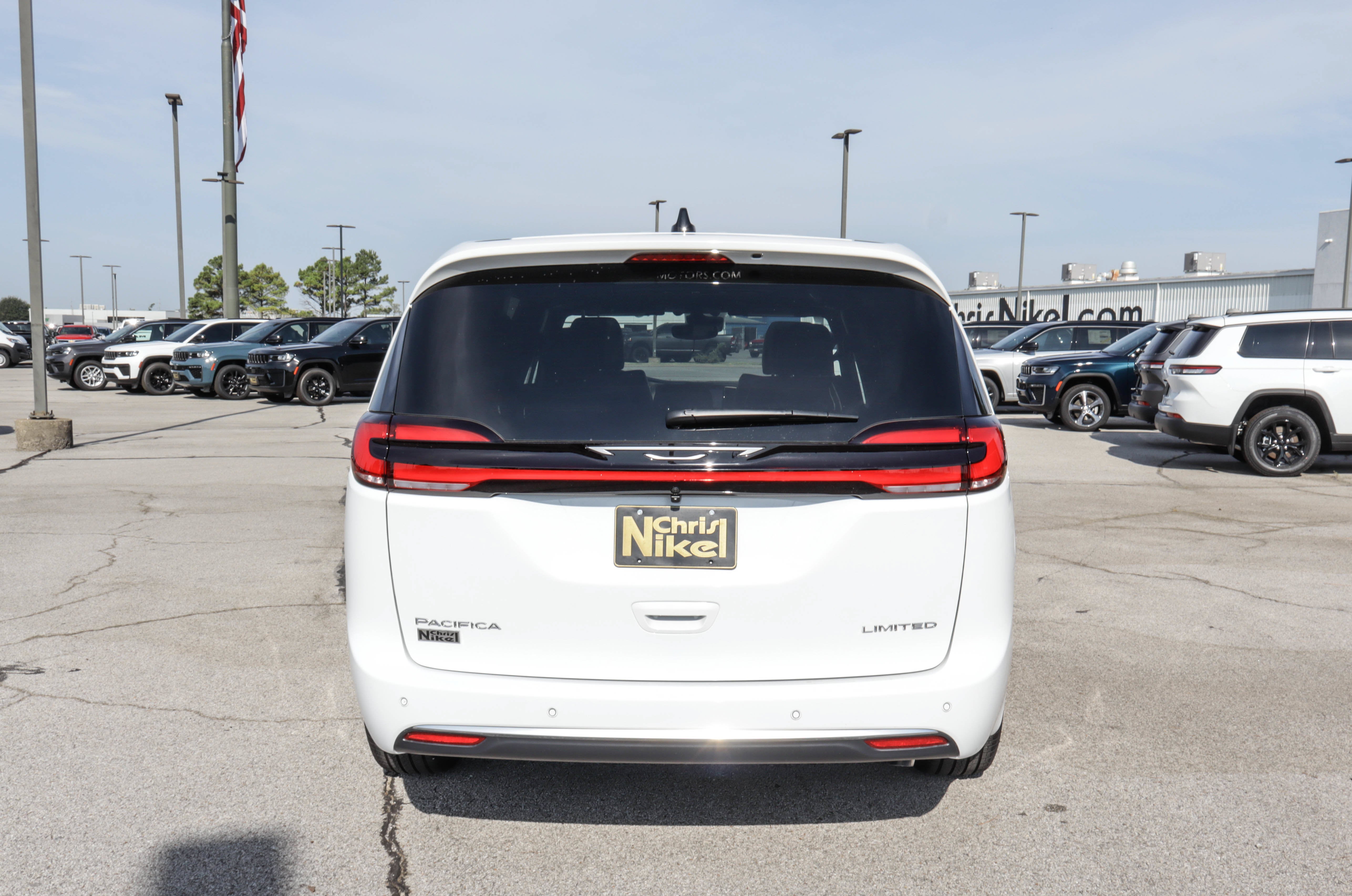 2027 Chrysler Pacifica Limited FWD