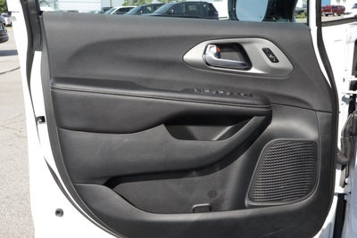2027 Chrysler Pacifica Limited FWD
