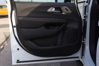 2027 Chrysler Pacifica Limited FWD