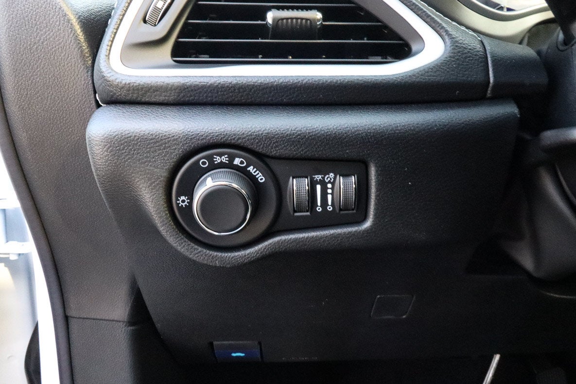 2027 Chrysler Pacifica Limited FWD