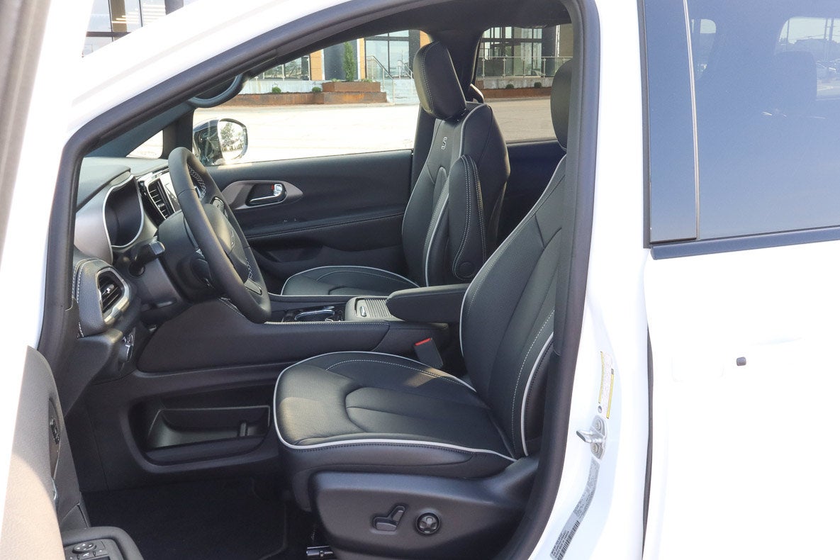 2027 Chrysler Pacifica Limited FWD
