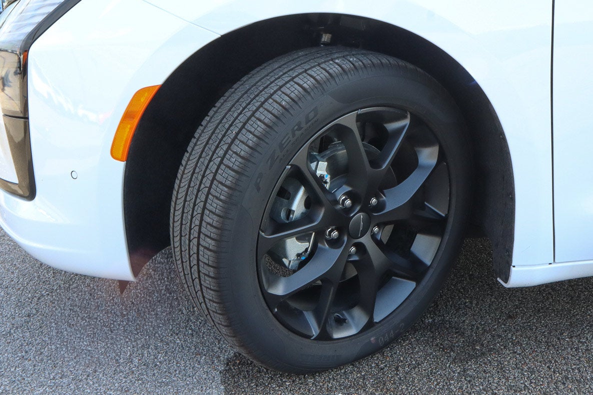 2027 Chrysler Pacifica Limited FWD