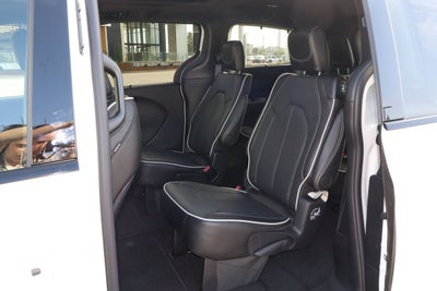 2027 Chrysler Pacifica Limited FWD