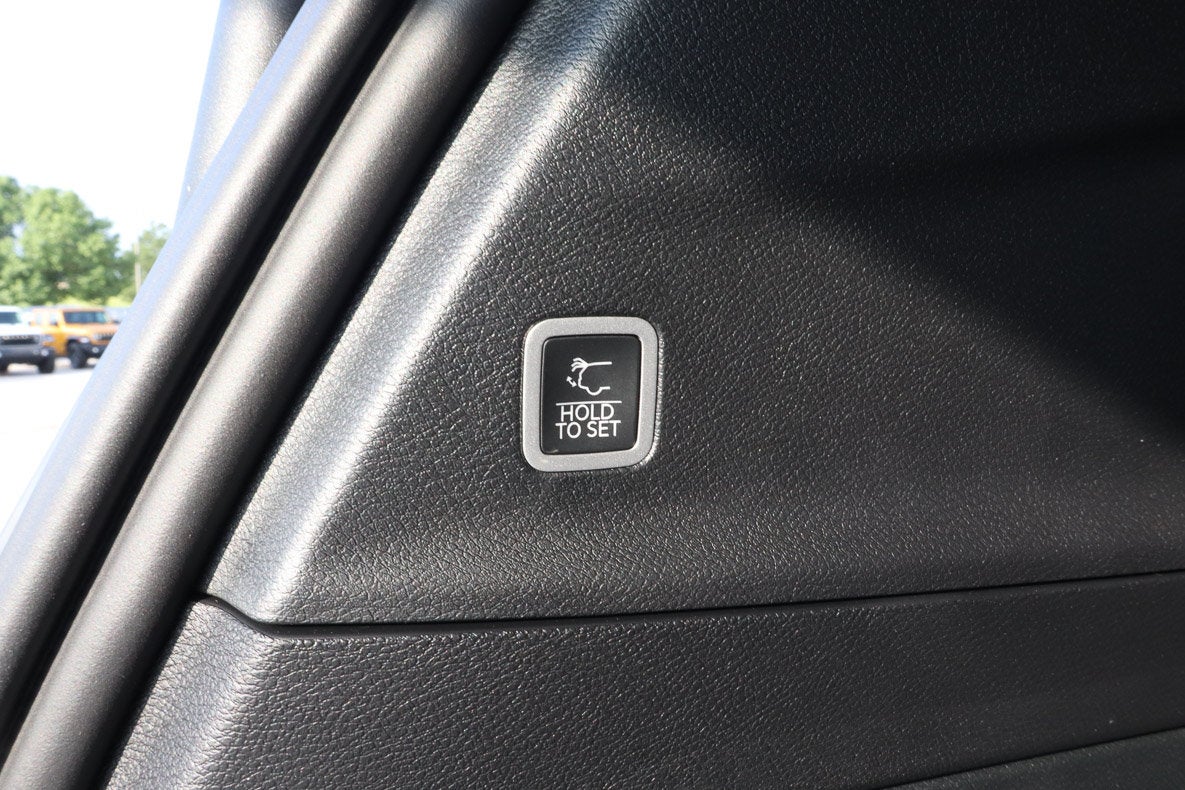 2027 Chrysler Pacifica Limited FWD