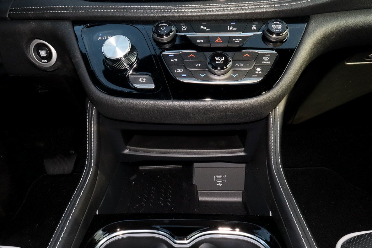 2027 Chrysler Pacifica Limited FWD