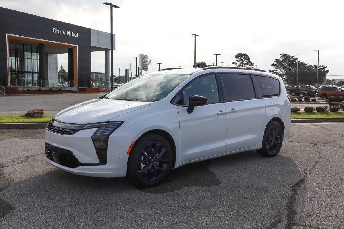 2027 Chrysler Pacifica Limited FWD
