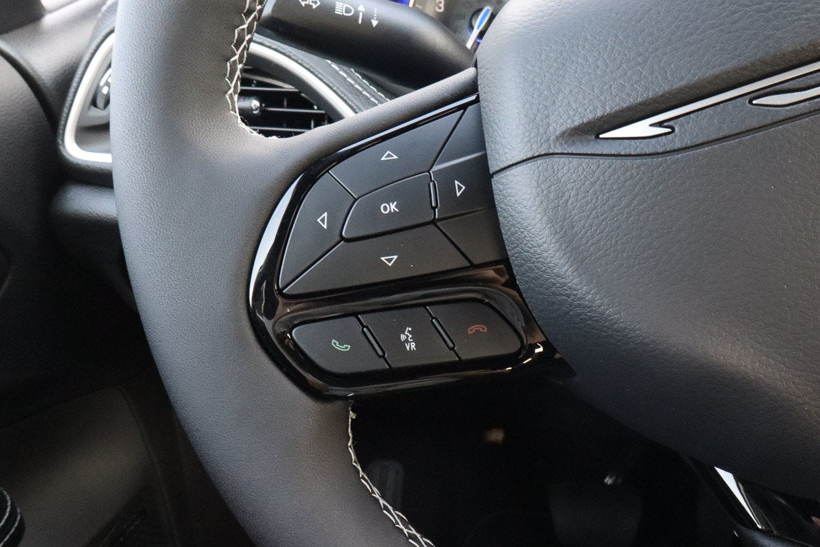 2027 Chrysler Pacifica Limited FWD