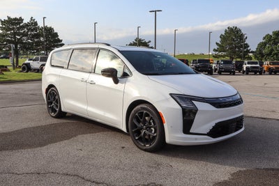 2027 Chrysler Pacifica Limited FWD