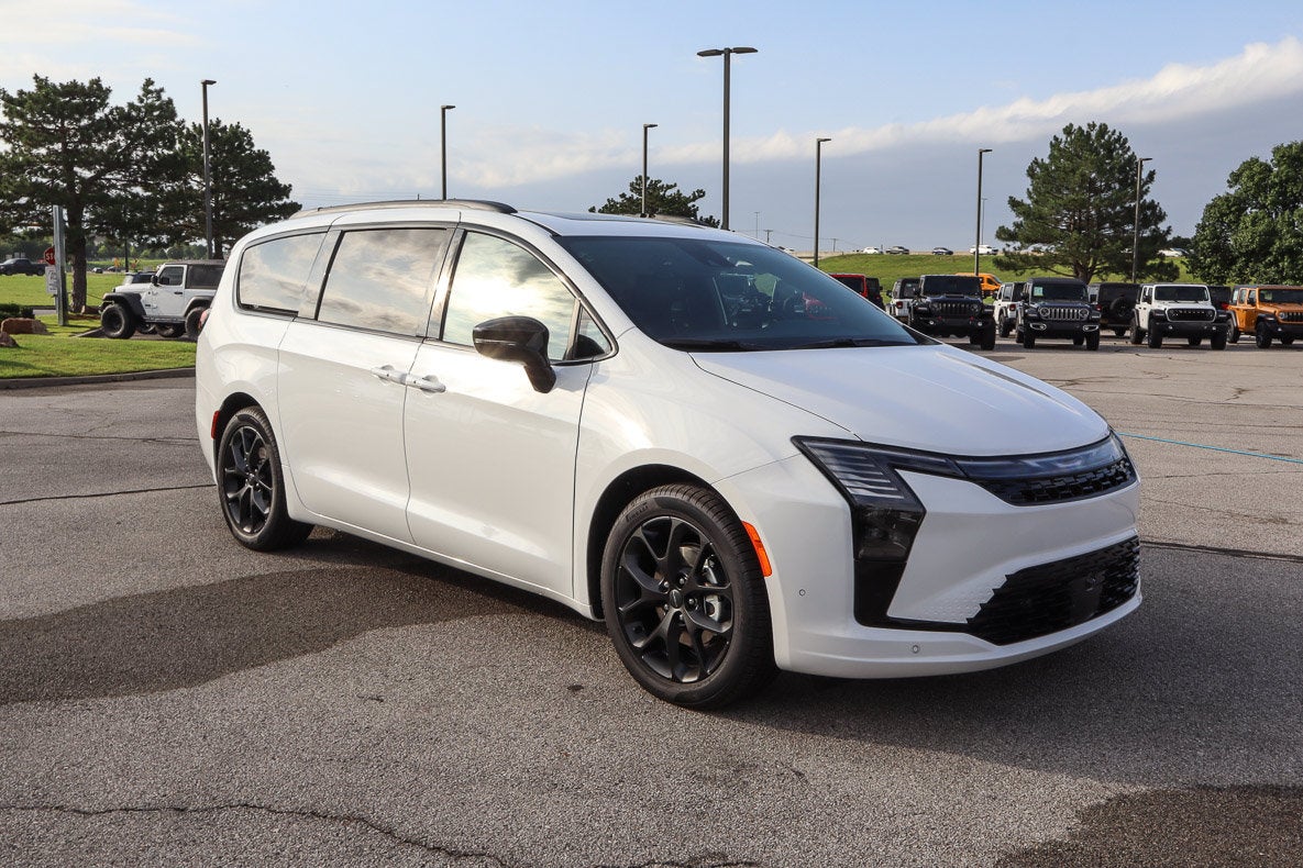 2027 Chrysler Pacifica Limited FWD