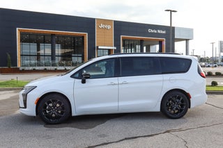 2027 Chrysler Pacifica Limited FWD