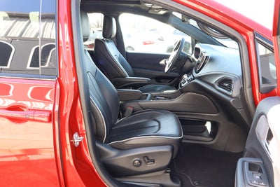 2025 Chrysler Pacifica Limited FWD