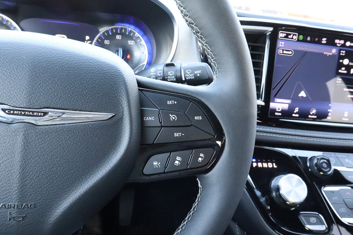 2025 Chrysler Pacifica Limited FWD