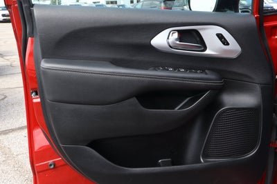 2025 Chrysler Pacifica Limited FWD