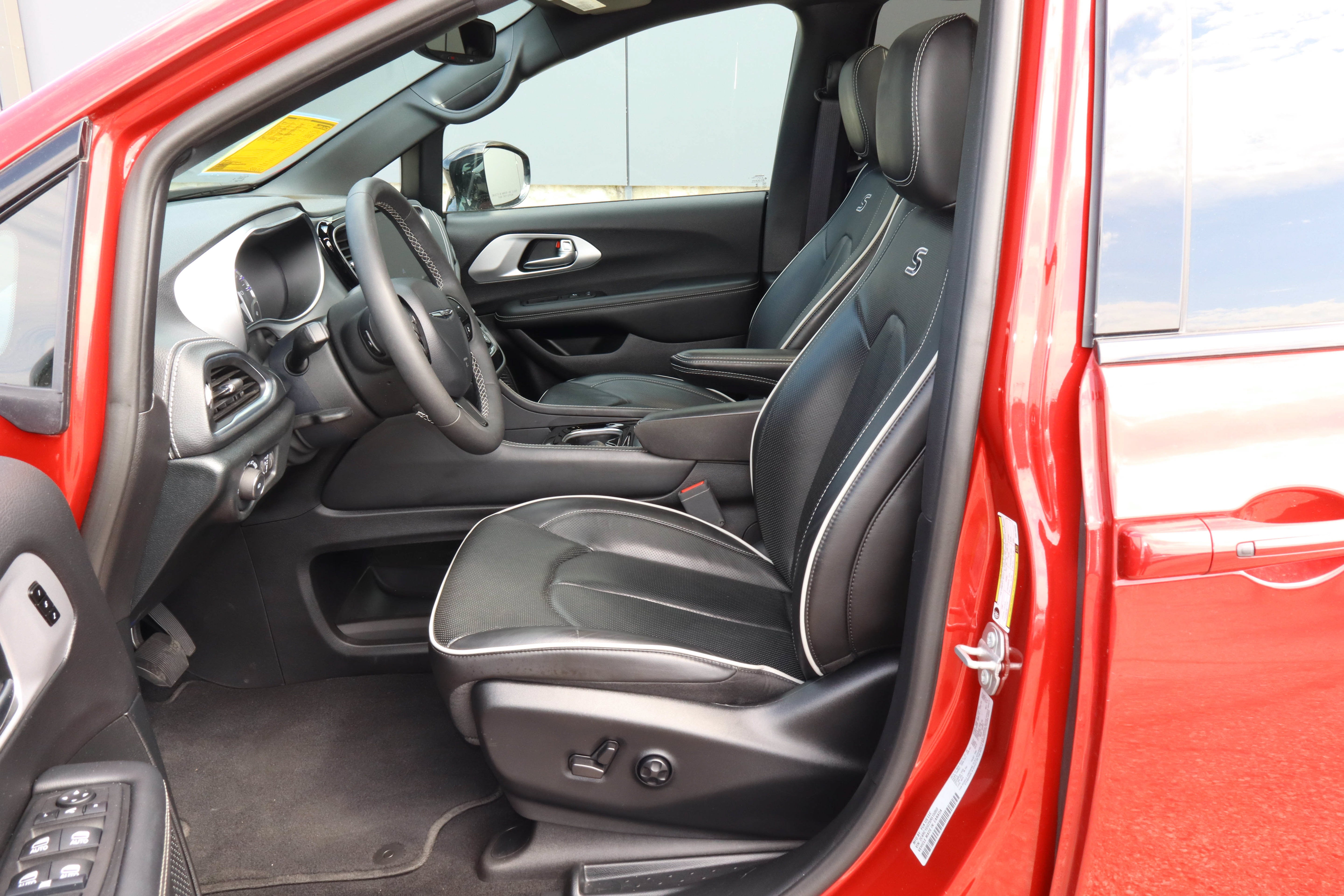 2025 Chrysler Pacifica Limited FWD