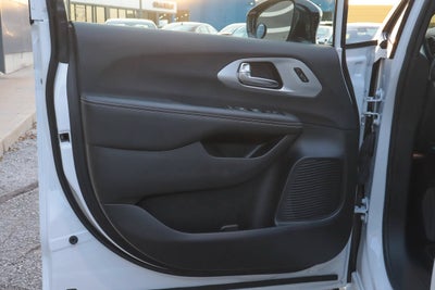 2025 Chrysler Pacifica Limited FWD