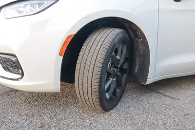 2025 Chrysler Pacifica Limited FWD