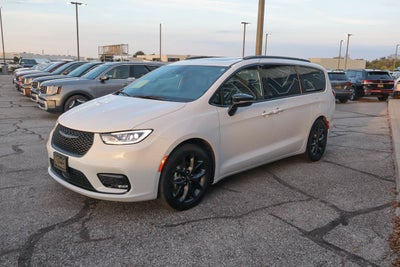 2025 Chrysler Pacifica Limited FWD