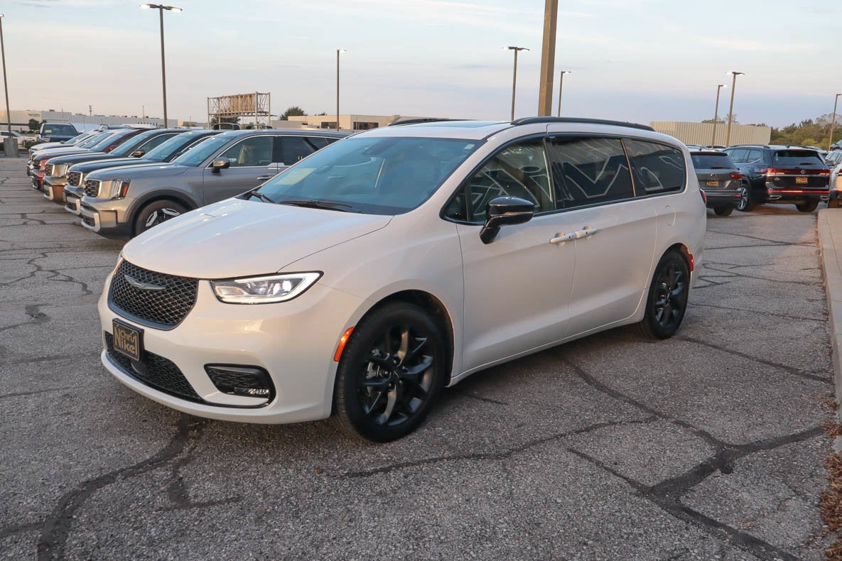 2025 Chrysler Pacifica Limited FWD