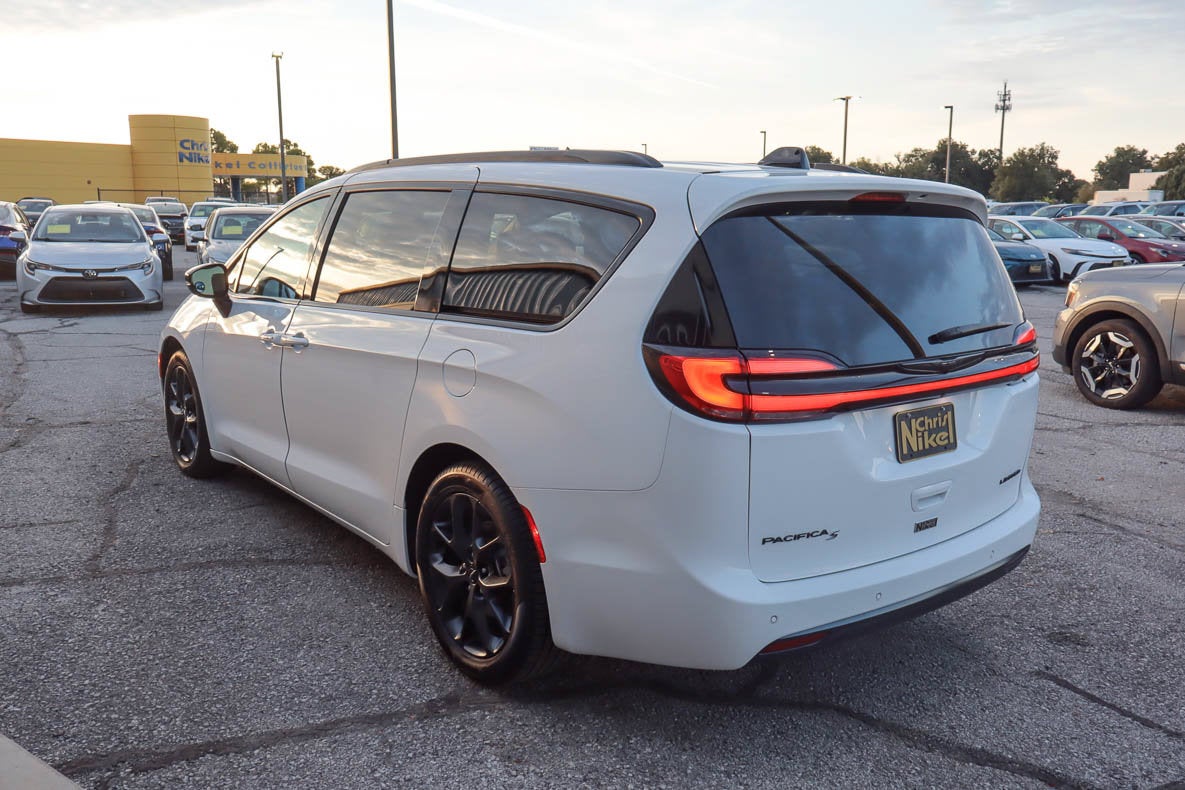 2025 Chrysler Pacifica Limited FWD