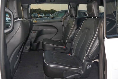 2025 Chrysler Pacifica Limited FWD