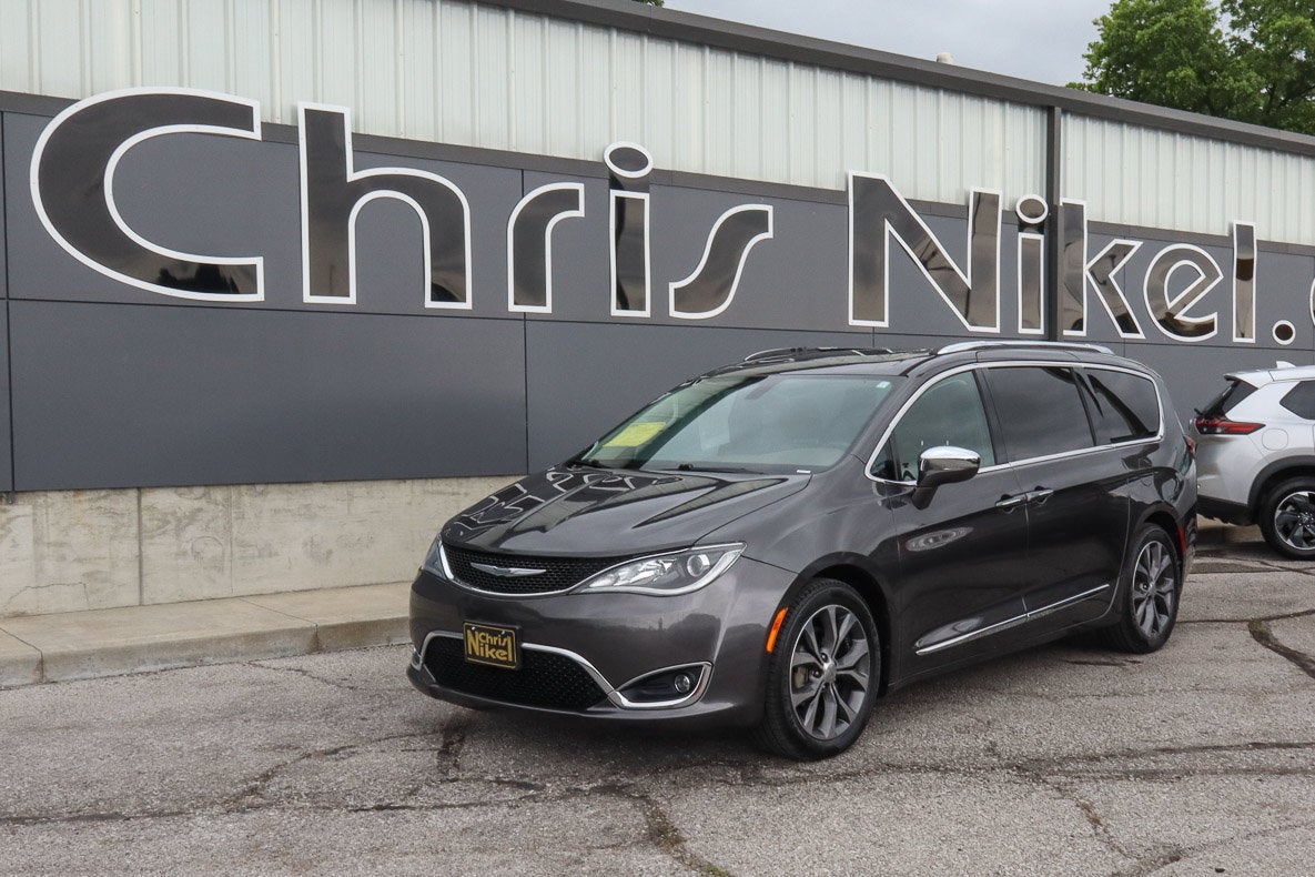 2017 Chrysler Pacifica Limited FWD