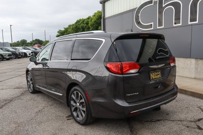 2017 Chrysler Pacifica Limited FWD