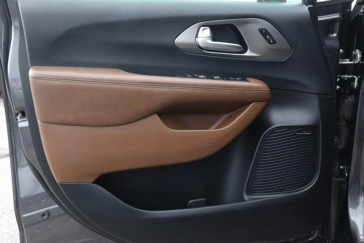 2017 Chrysler Pacifica Limited FWD