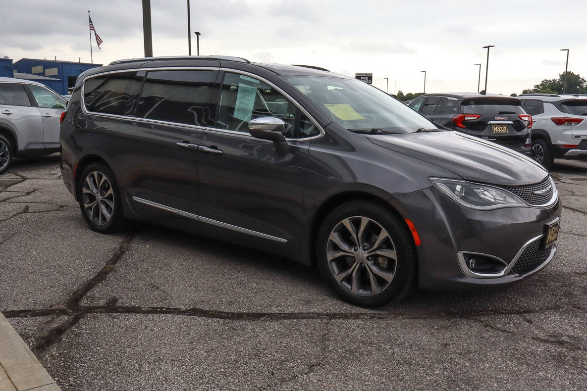 2017 Chrysler Pacifica Limited FWD