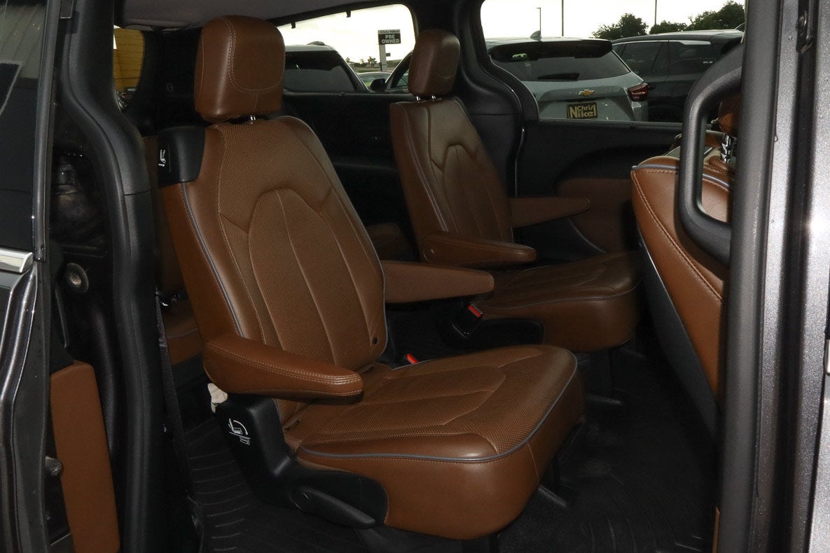 2017 Chrysler Pacifica Limited FWD