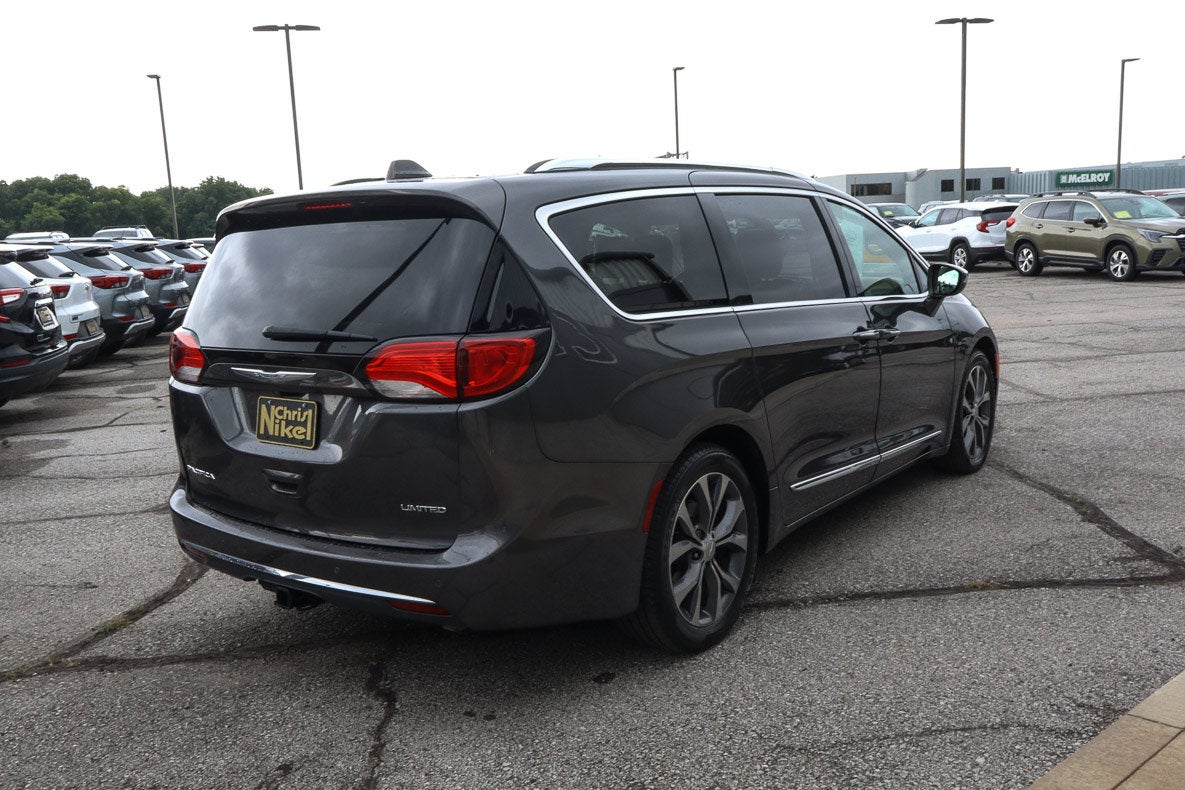 2017 Chrysler Pacifica Limited FWD