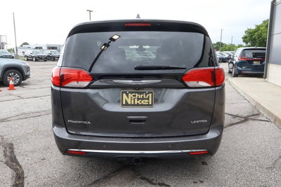 2017 Chrysler Pacifica Limited FWD