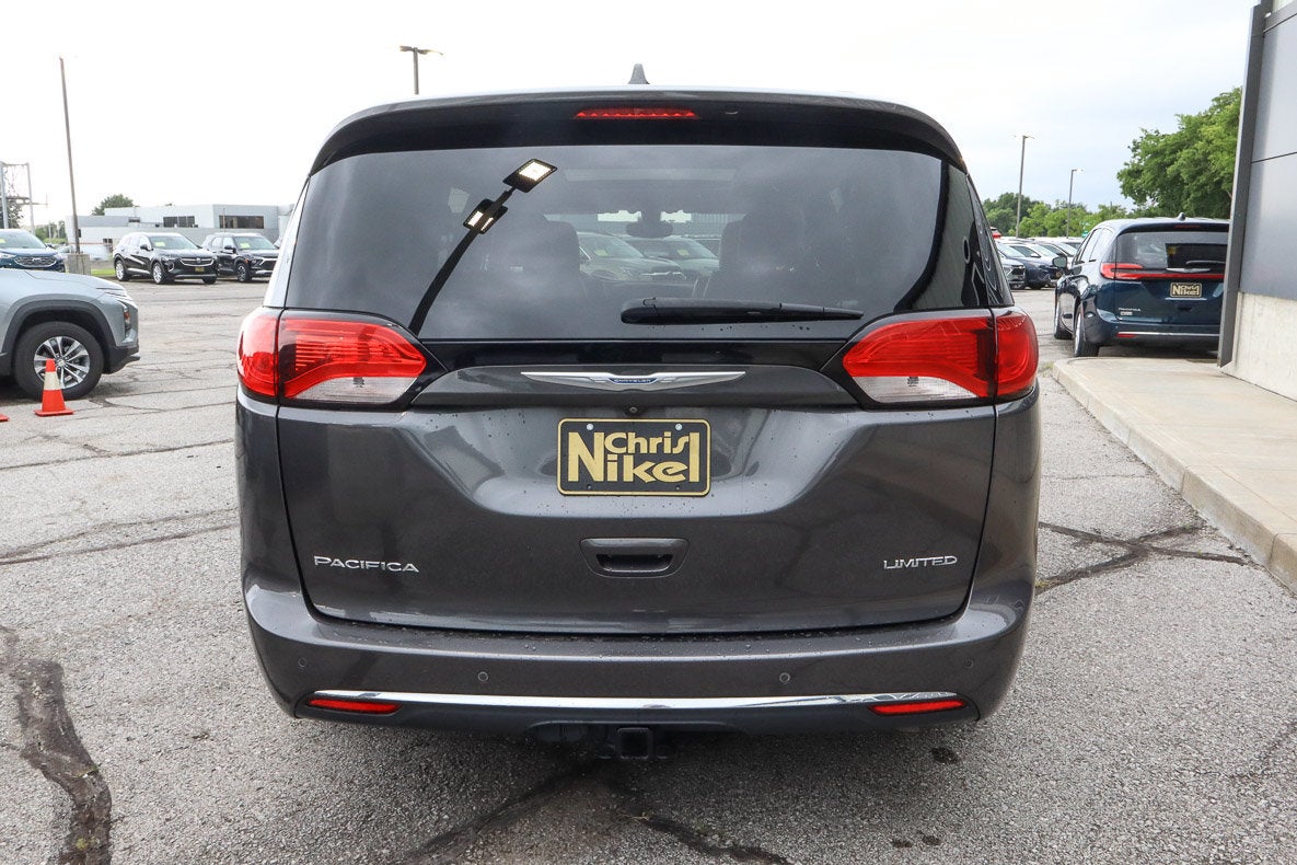 2017 Chrysler Pacifica Limited FWD