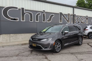 2017 Chrysler Pacifica Limited FWD