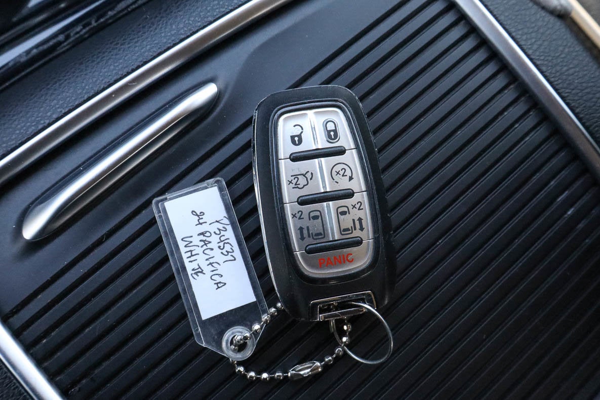2024 Chrysler Pacifica Limited FWD