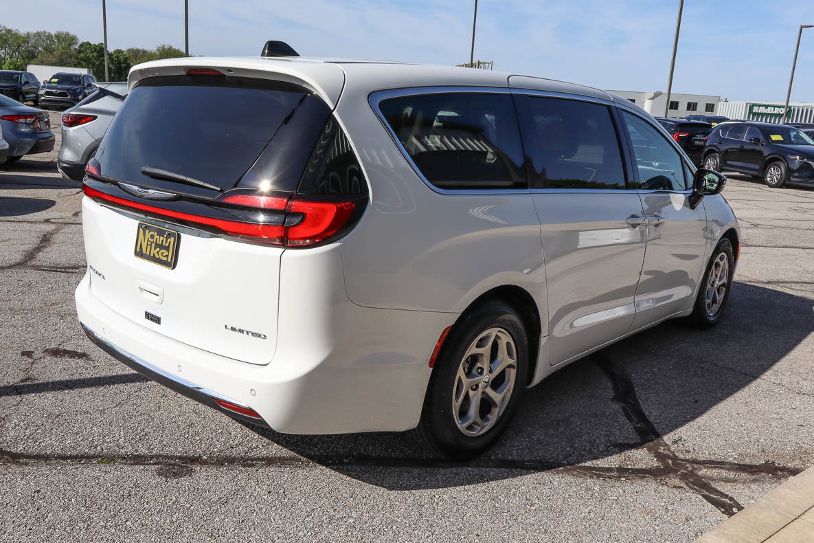 2024 Chrysler Pacifica Limited FWD