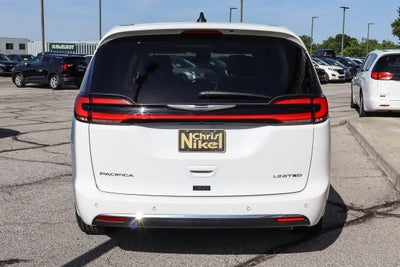 2024 Chrysler Pacifica Limited FWD