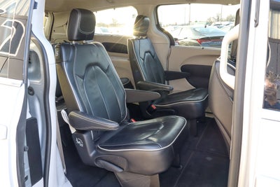 2024 Chrysler Pacifica Limited FWD