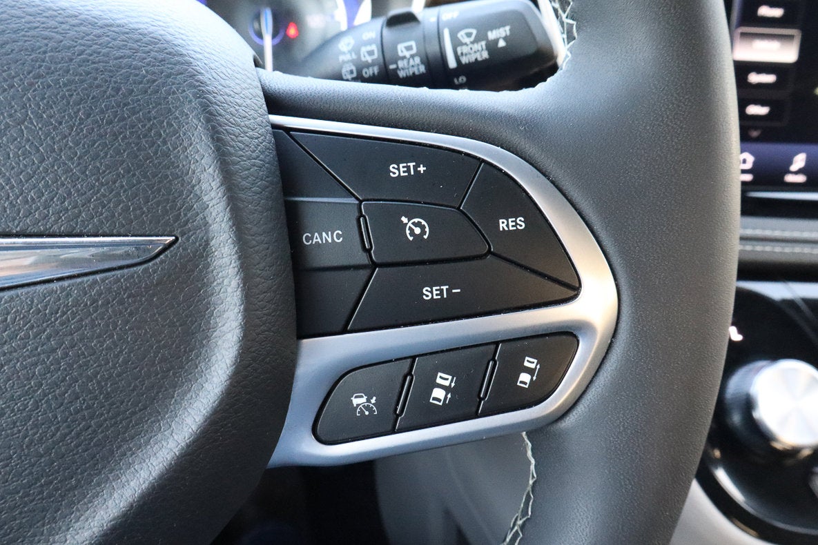 2024 Chrysler Pacifica Limited FWD