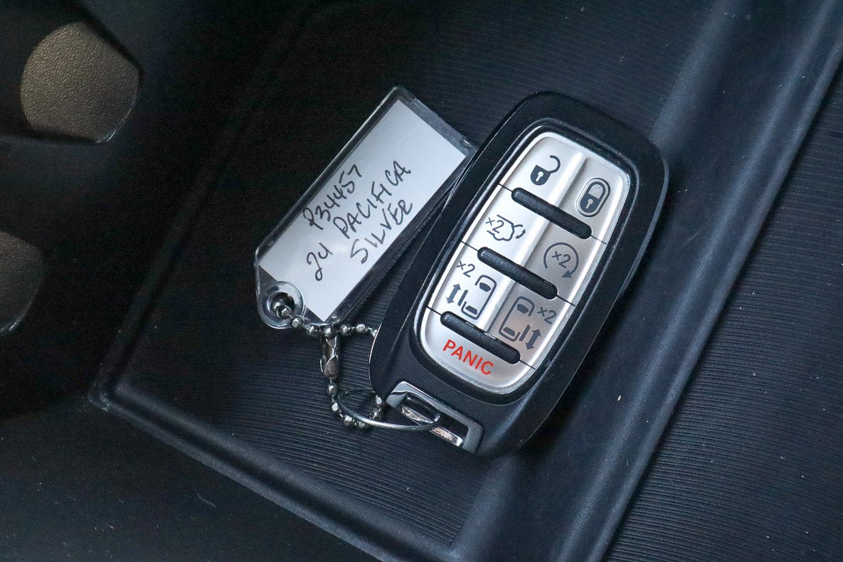 2024 Chrysler Pacifica Limited FWD