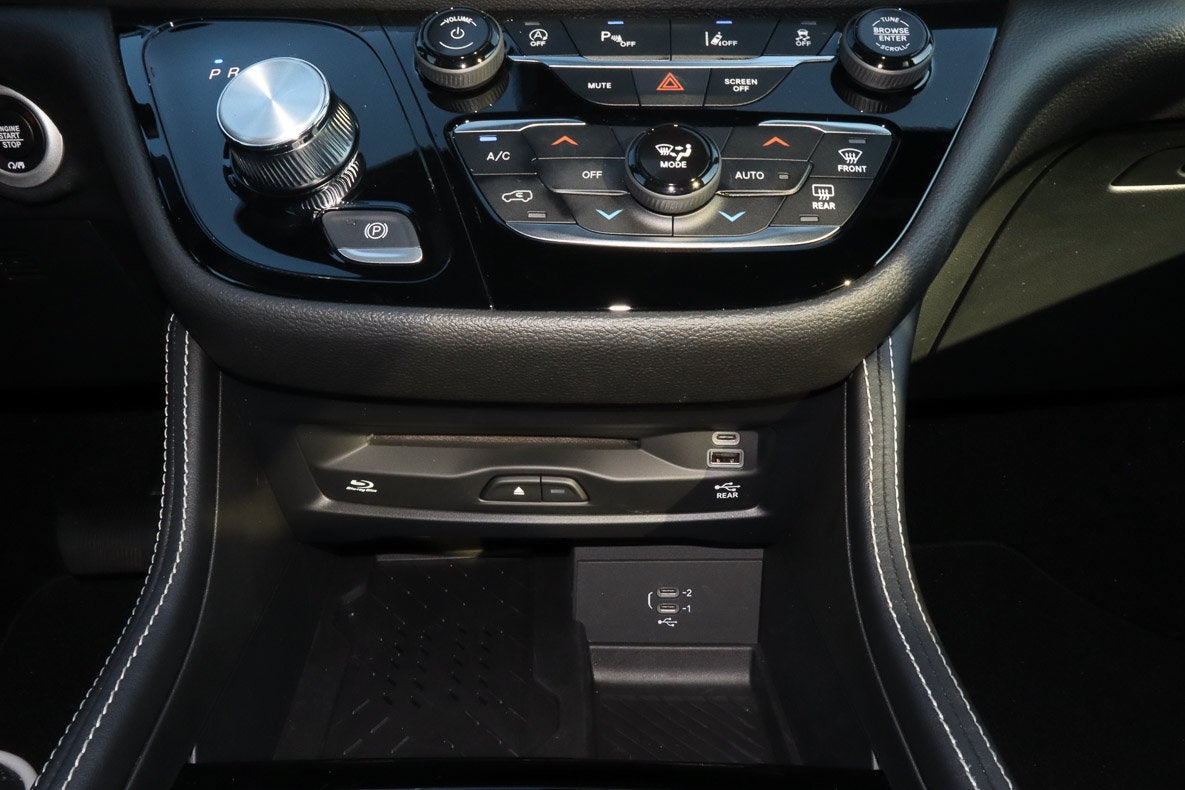 2026 Chrysler Pacifica Limited FWD