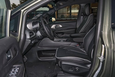 2027 Chrysler Pacifica Limited FWD