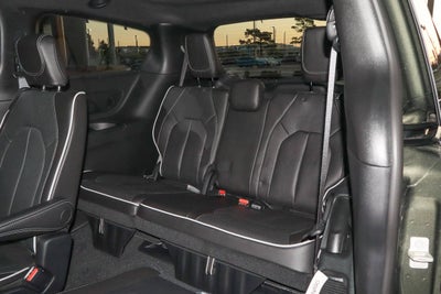 2027 Chrysler Pacifica Limited FWD