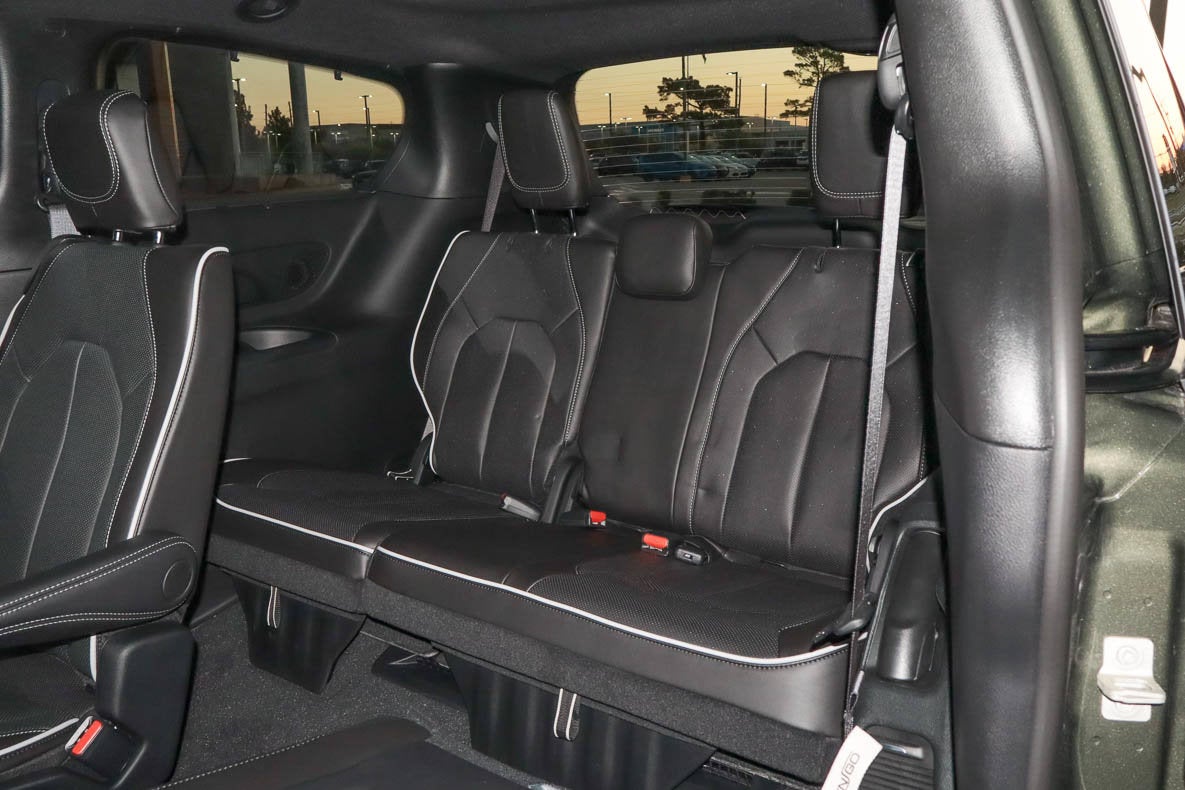 2027 Chrysler Pacifica Limited FWD