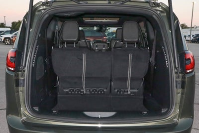 2027 Chrysler Pacifica Limited FWD